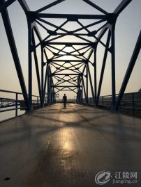 ��������կ�磺ʵ�Ľ����еĳ����������½�չ